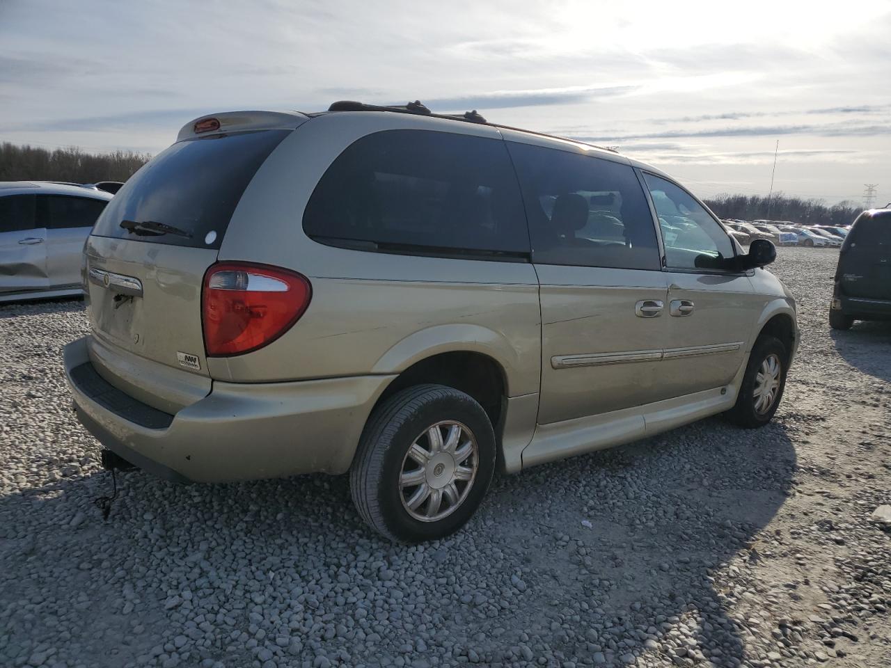 2006 Chrysler Town & Country - Image 3