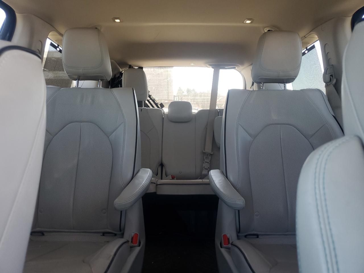 2019 Chrysler Pacifica - Image 10