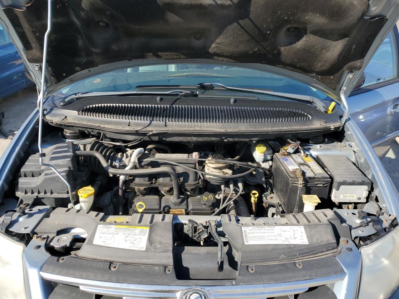 2005 Chrysler Town & Country - Image 12