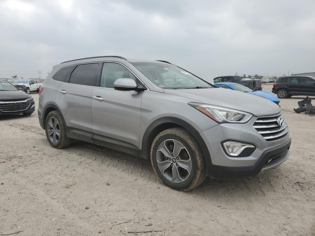 2016 Hyundai Santa Fe - Image 4