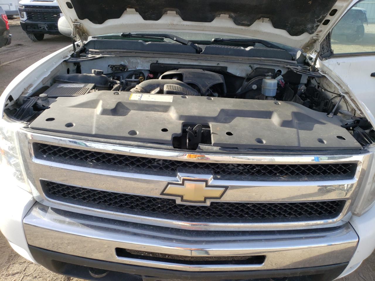 2008 Chevrolet Silverado - Image 11