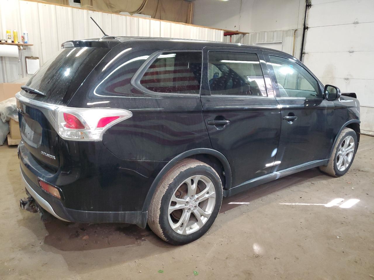 2015 Mitsubishi Outlander - Image 3