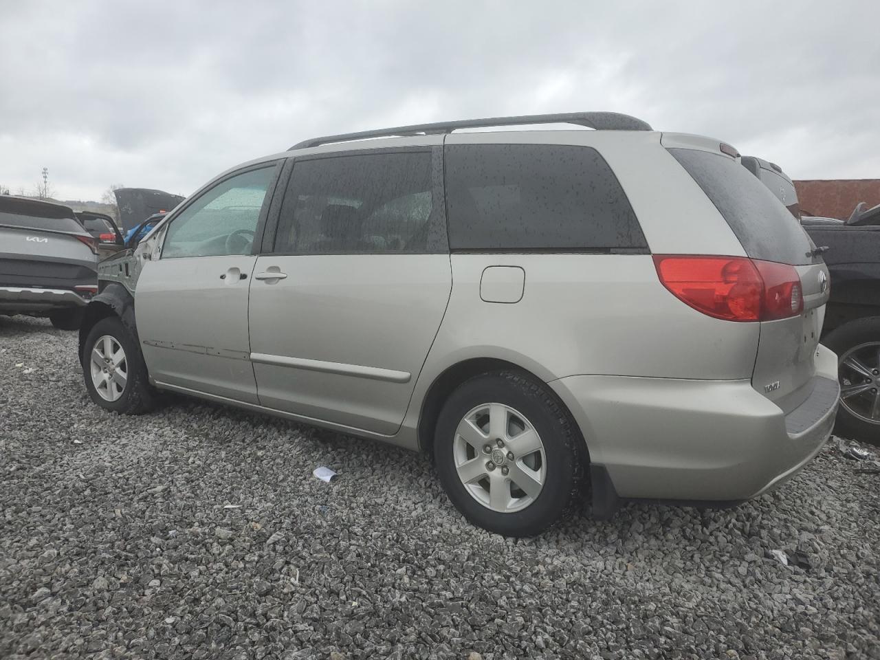 2006 Toyota Sienna - Image 2