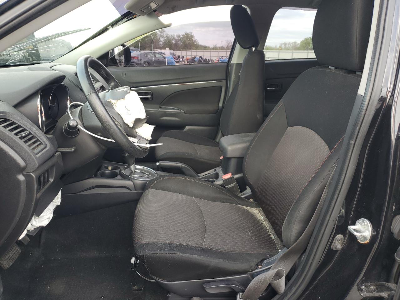 2017 Mitsubishi Outlander - Image 7