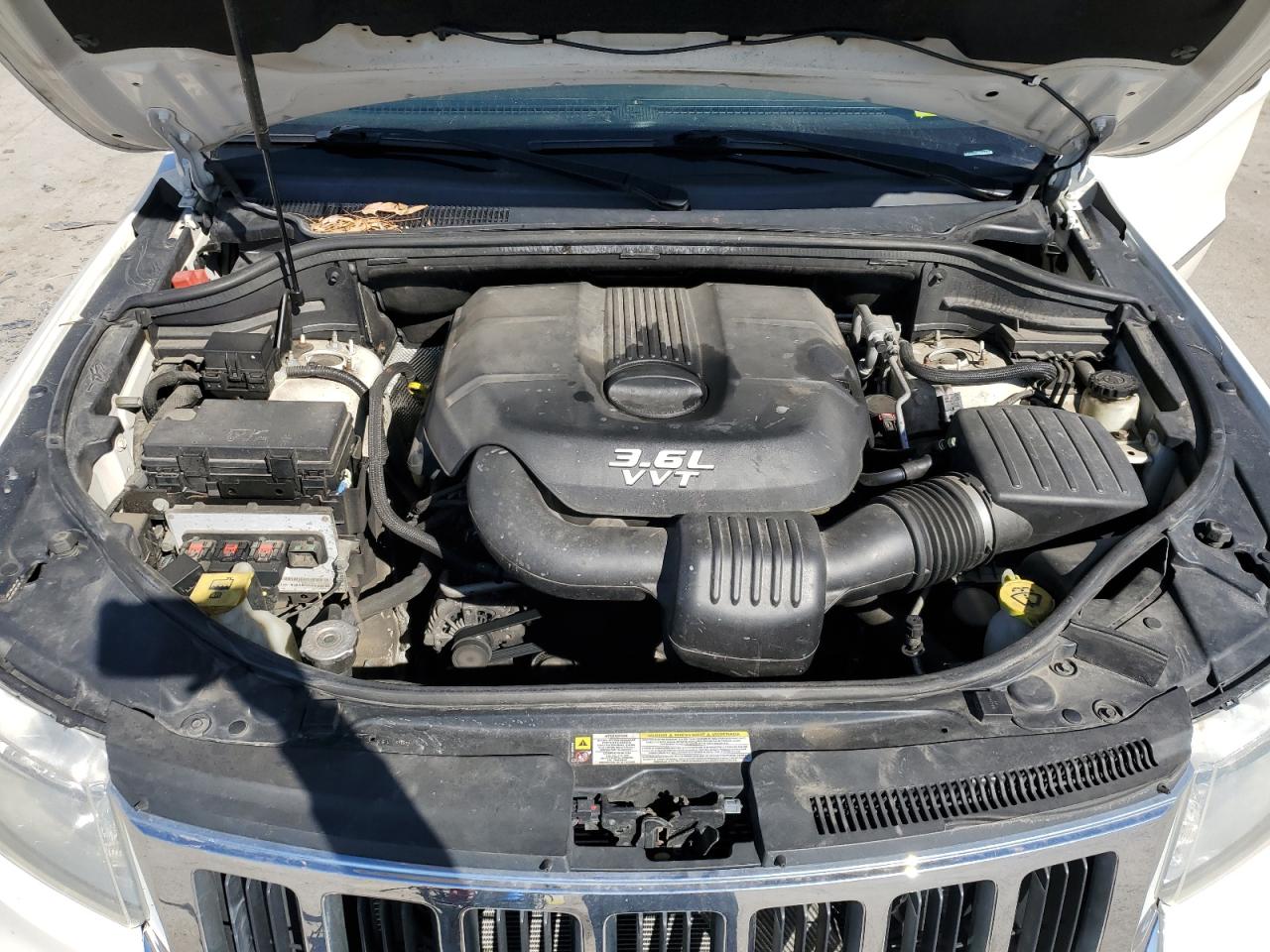 2012 Jeep Grand Cherokee - Image 12