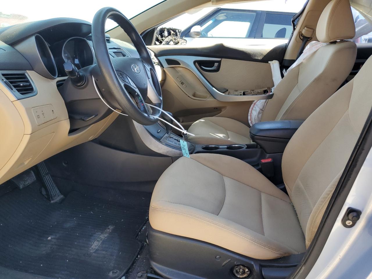 2013 Hyundai Elantra - Image 7