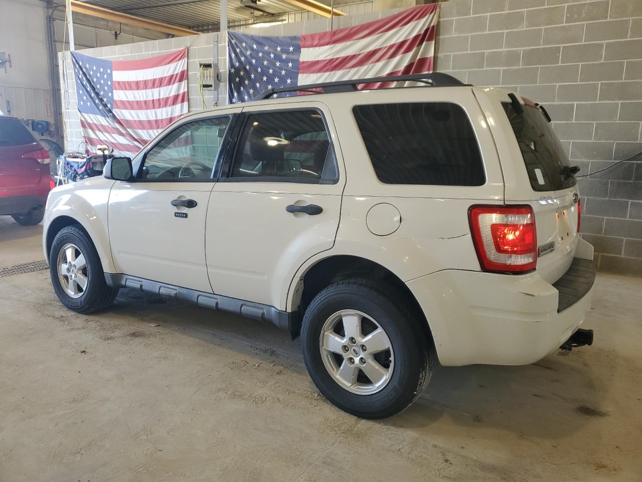 2009 Ford Escape - Image 2