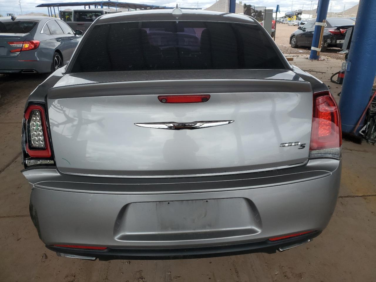 2017 Chrysler 300 - Image 6