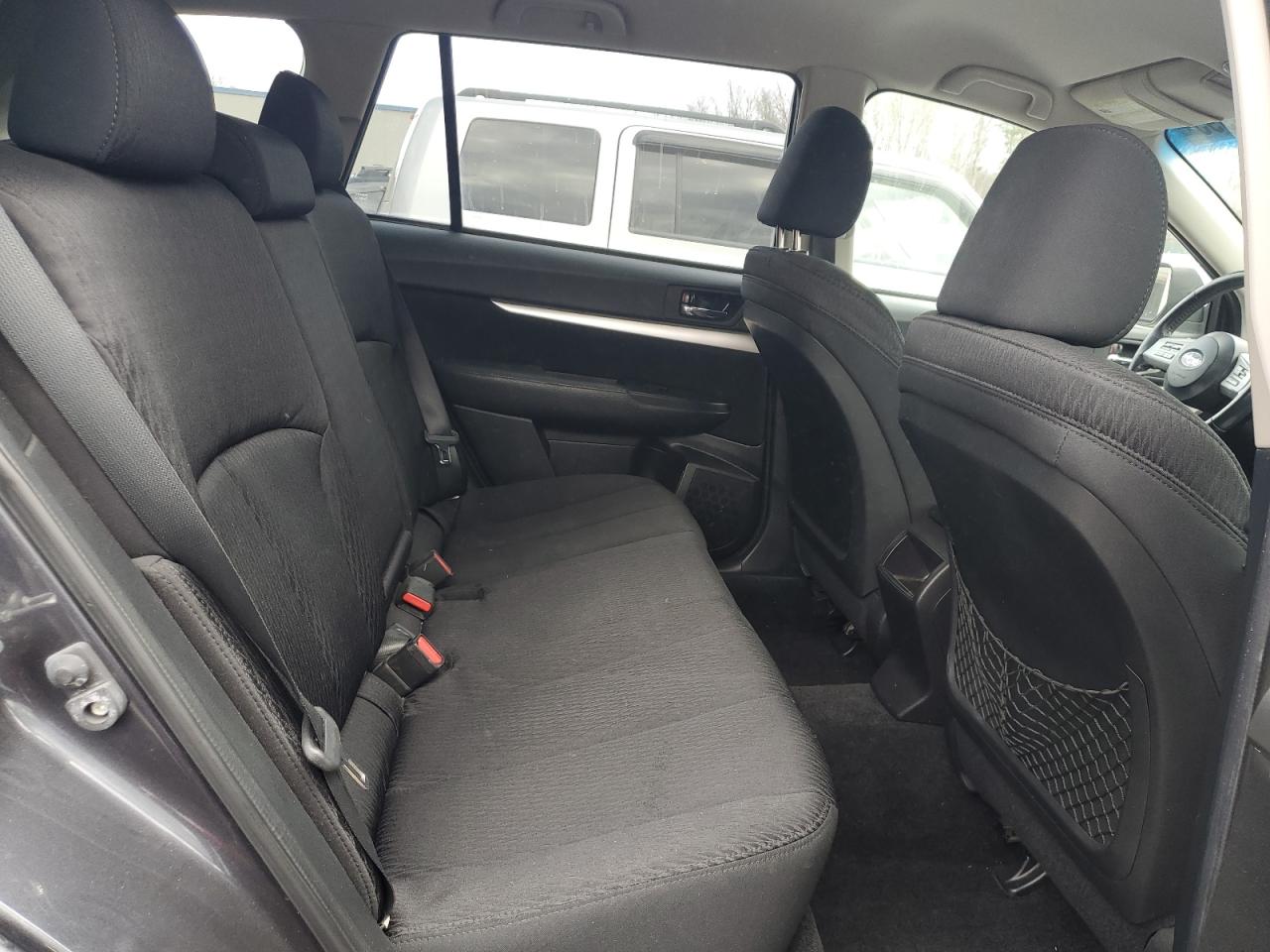 2011 Subaru Outback - Image 11