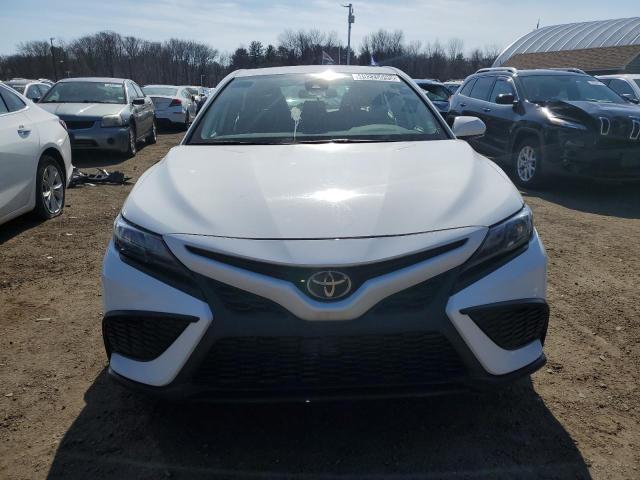  TOYOTA CAMRY 2023 Белы