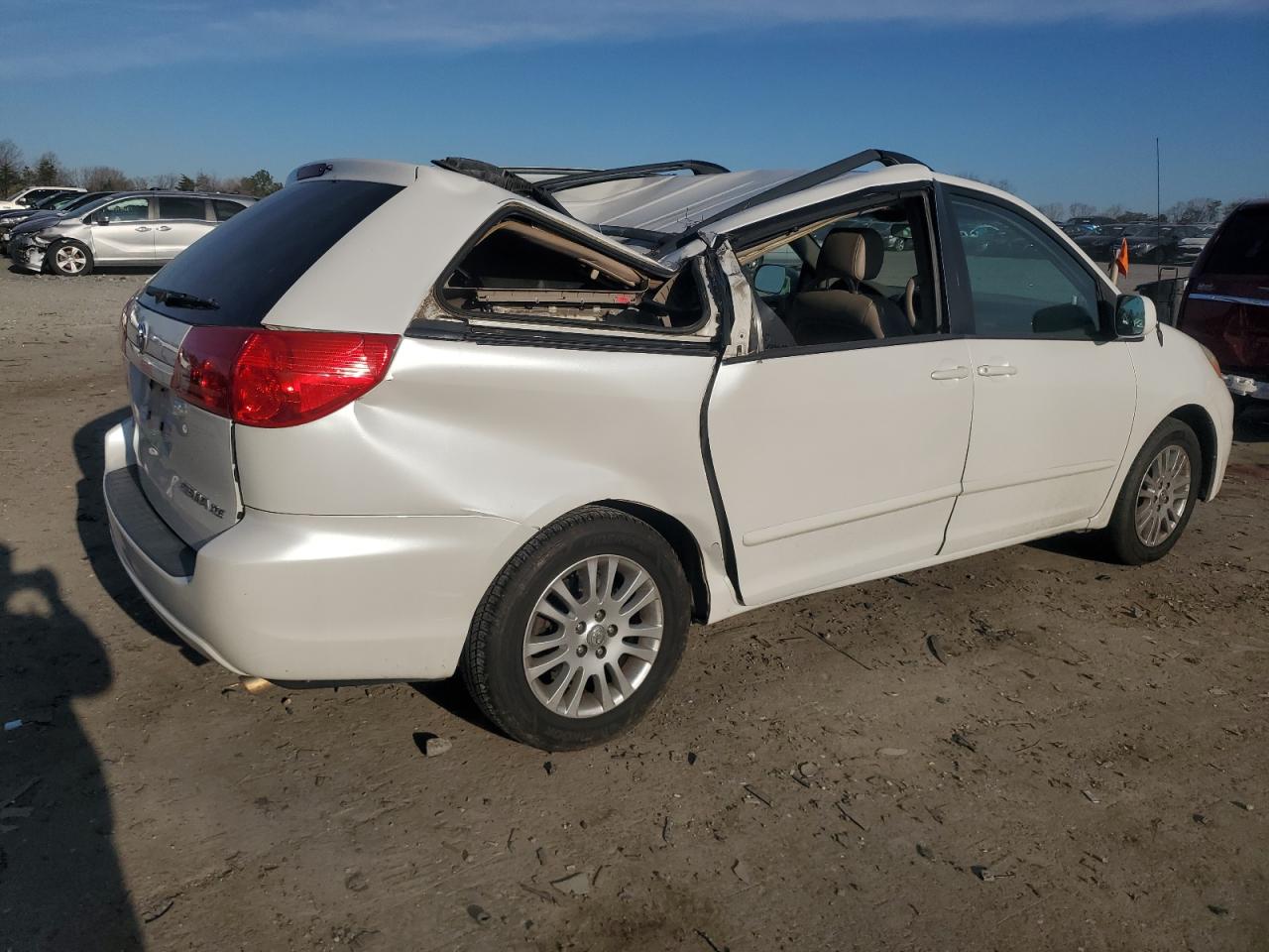 2008 Toyota Sienna - Image 3