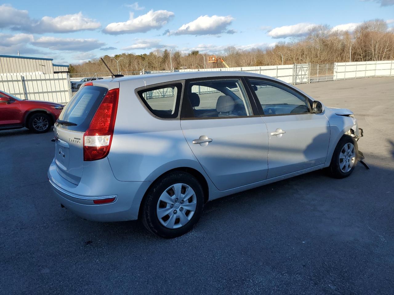 2010 Hyundai Elantra - Image 3