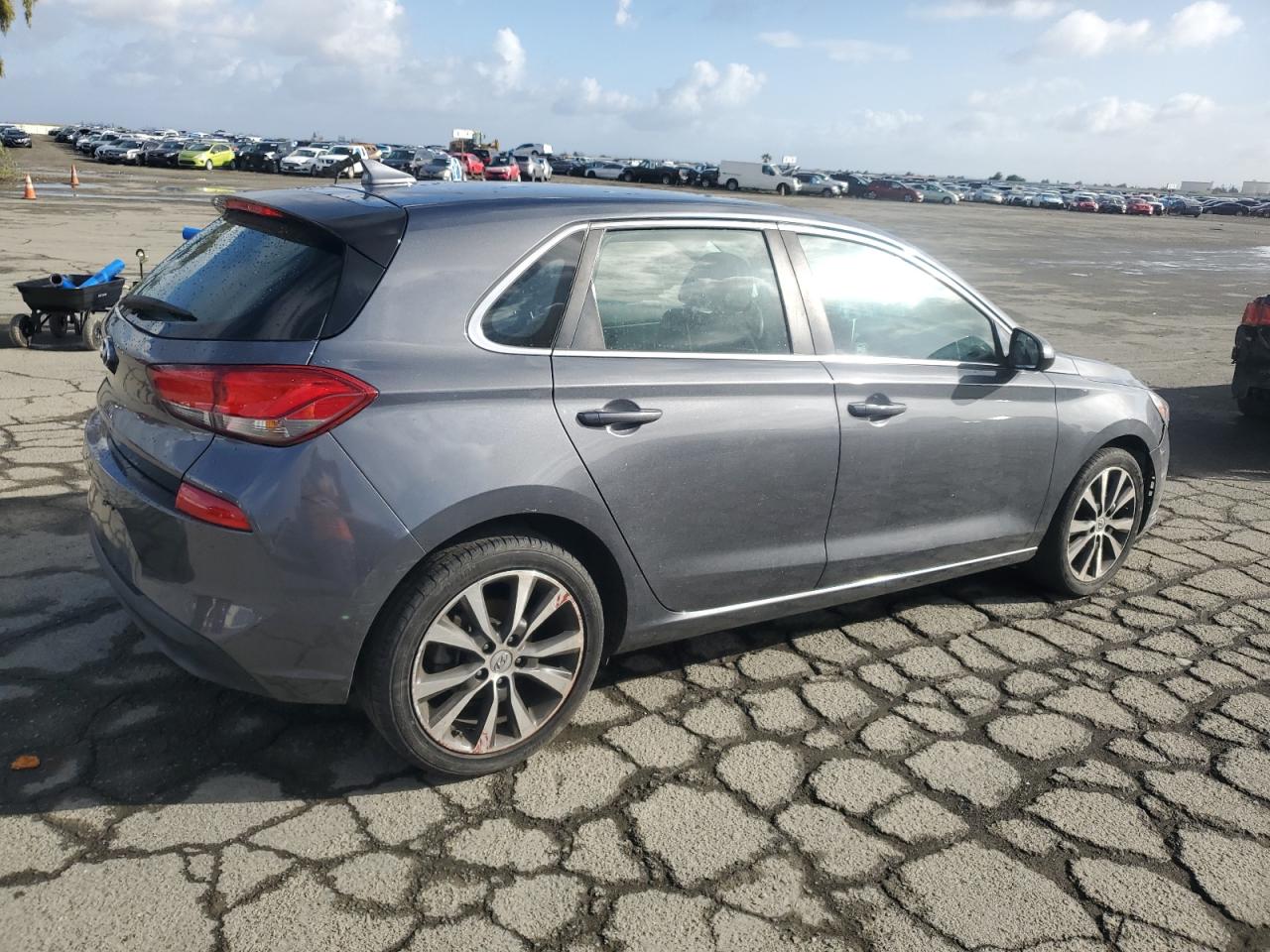 2019 Hyundai Elantra - Image 3