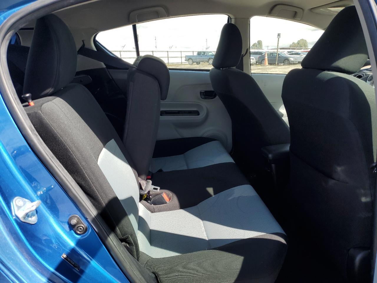 2014 Toyota Prius - Image 10