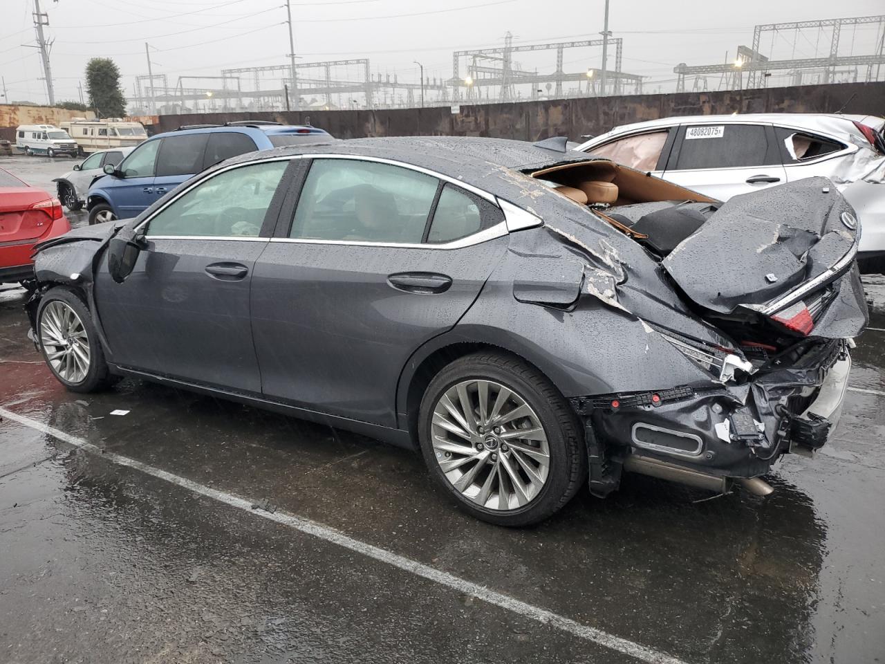 2023 Lexus ES - Image 2