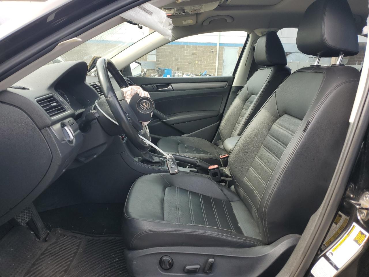 2015 Volkswagen Passat - Image 7
