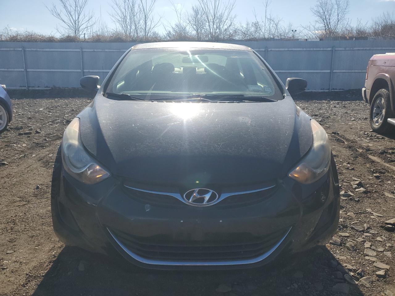2011 Hyundai Elantra - Image 5