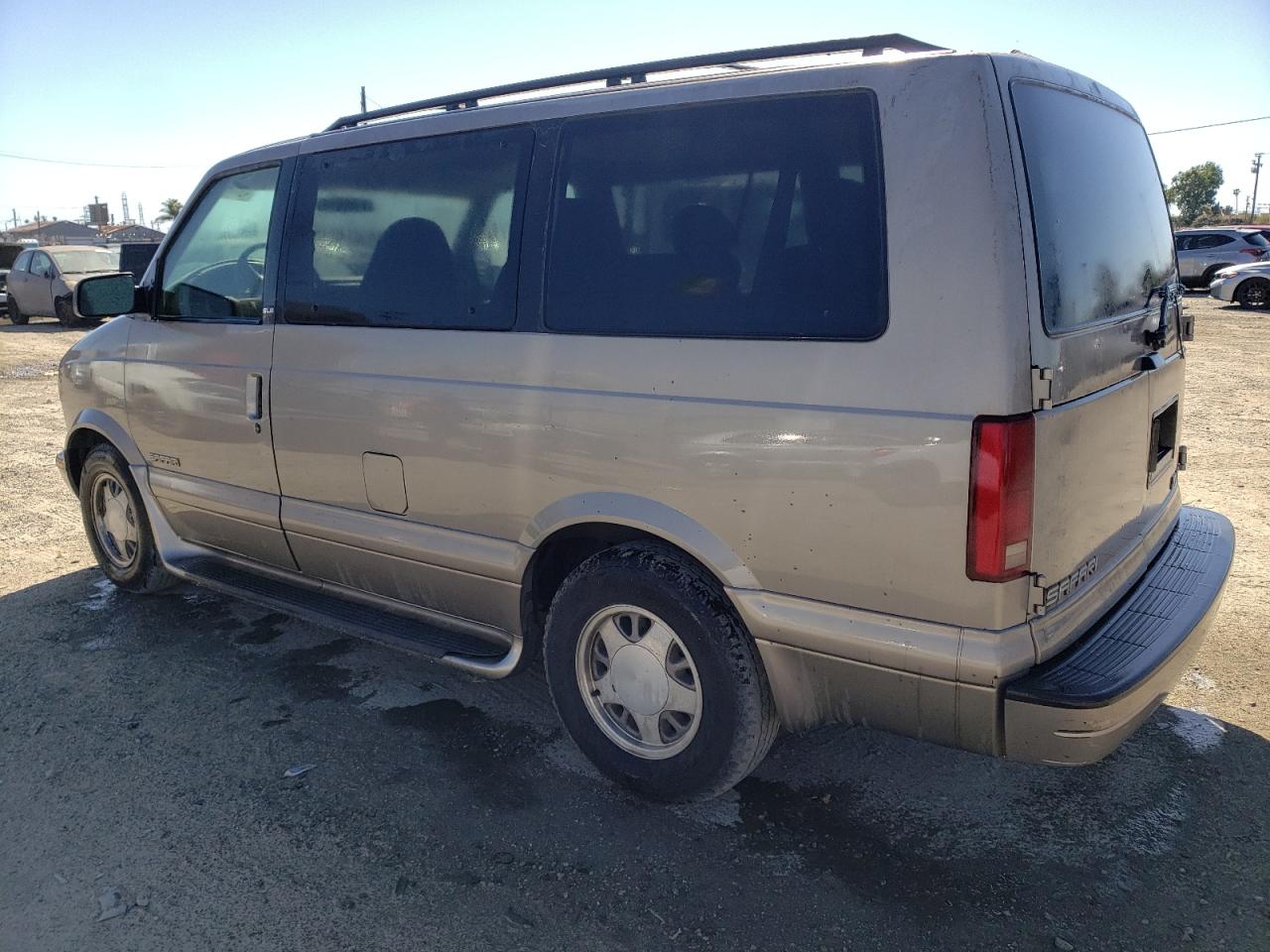 2001 GMC Safari - Image 2