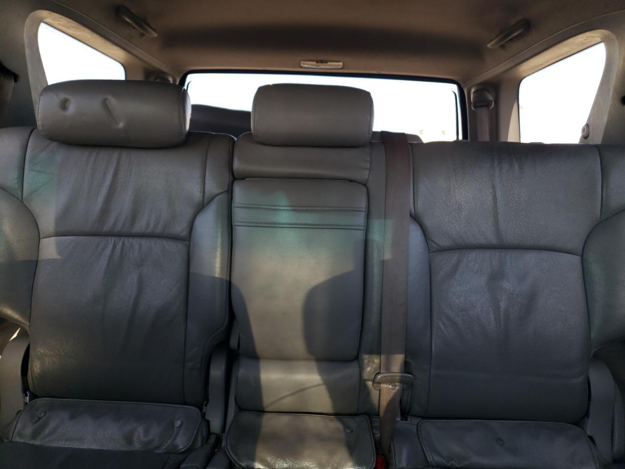 2004 Toyota 4Runner - Image 10