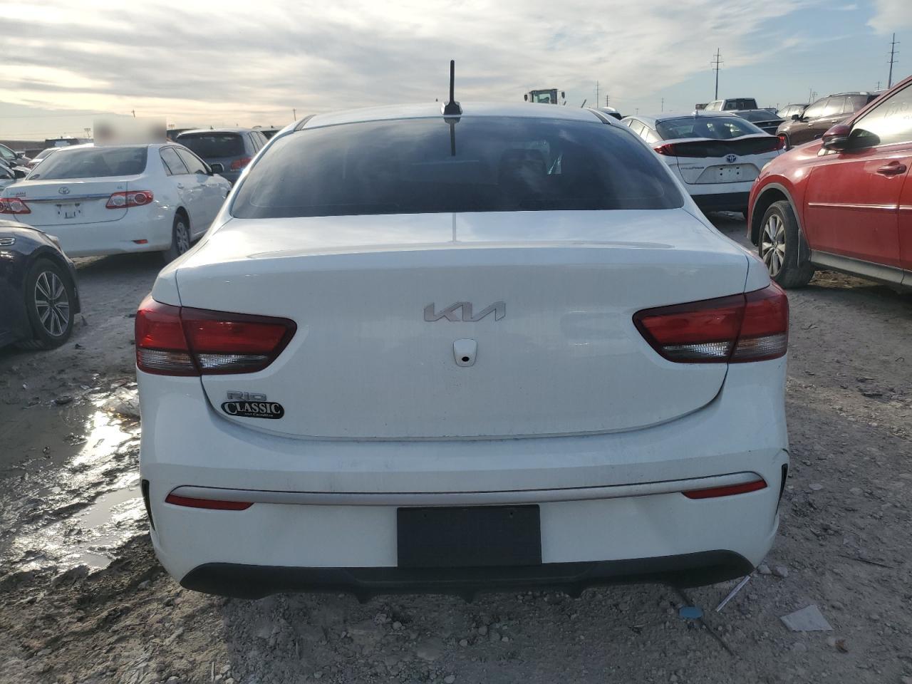 2023 Kia Rio - Image 6