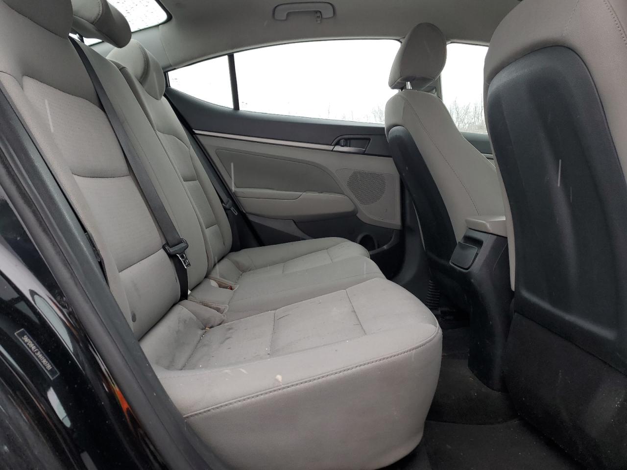 2017 Hyundai Elantra - Image 10