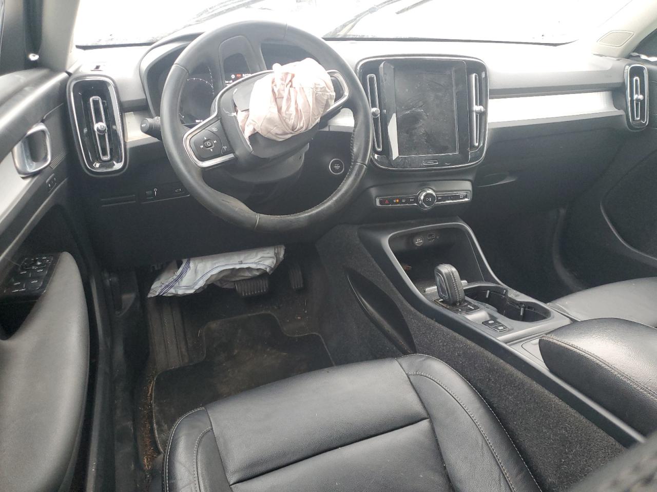2021 Volvo XC40 - Image 8
