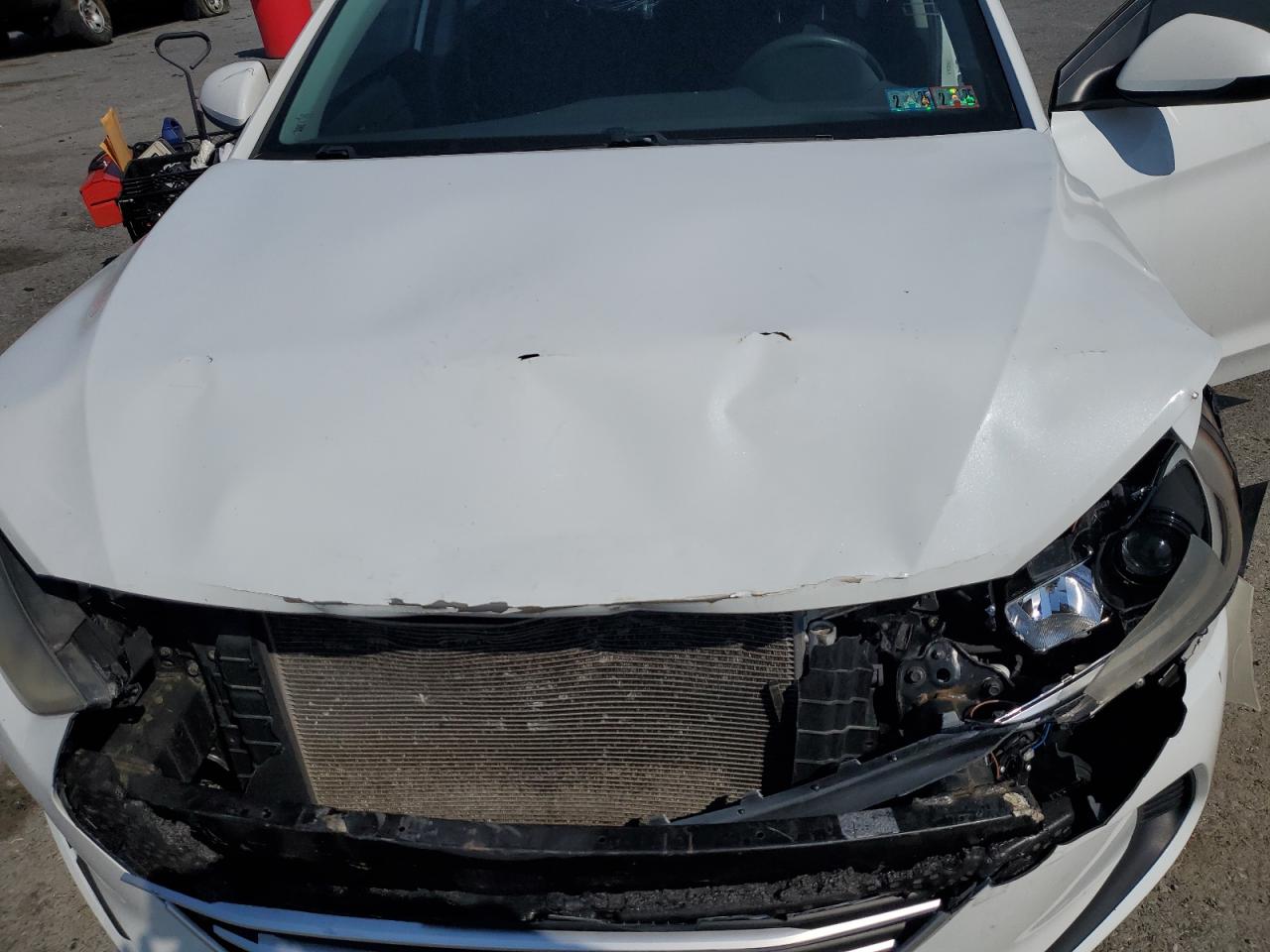2018 Hyundai Elantra - Image 12