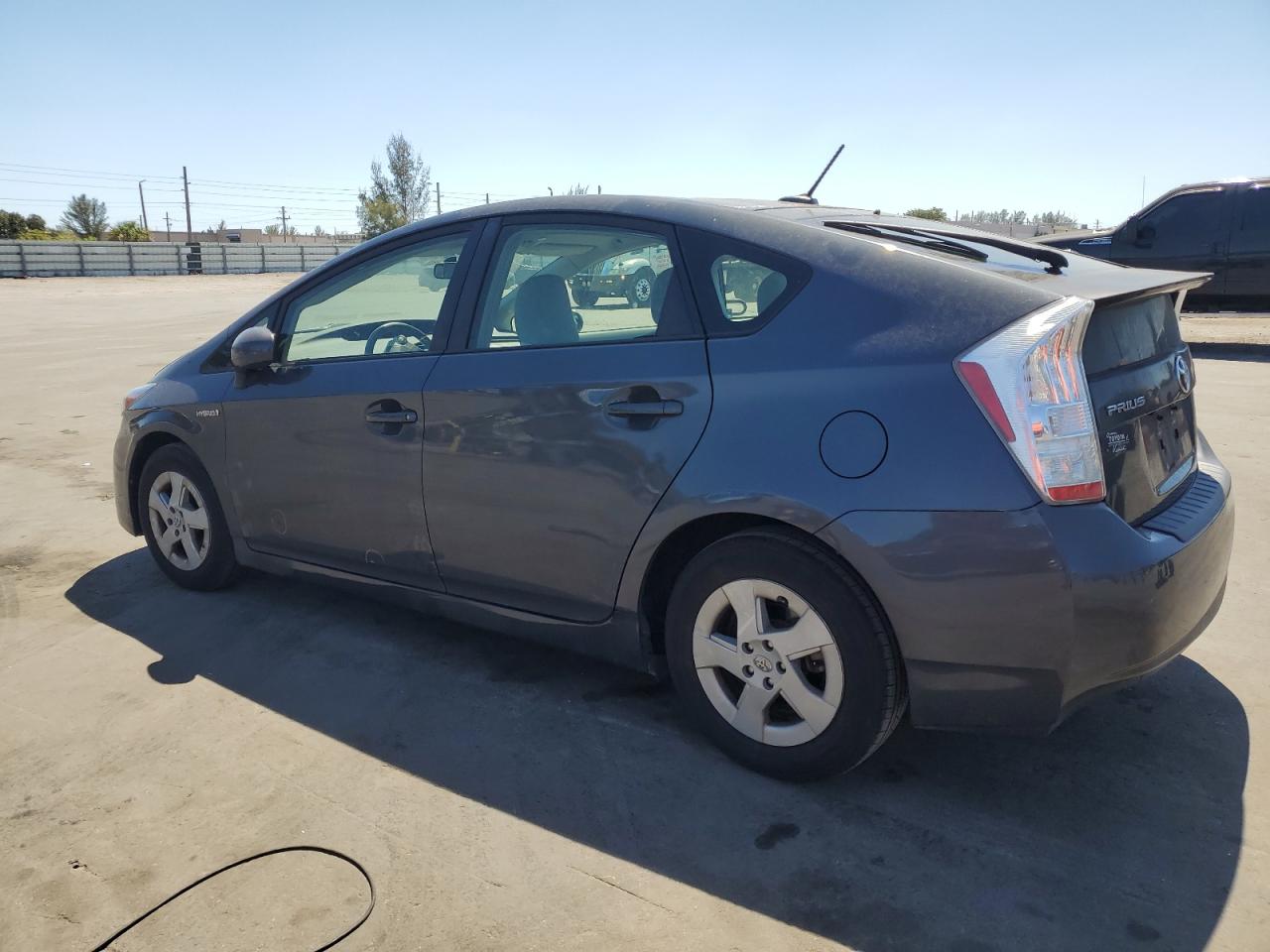 2010 Toyota Prius - Image 2