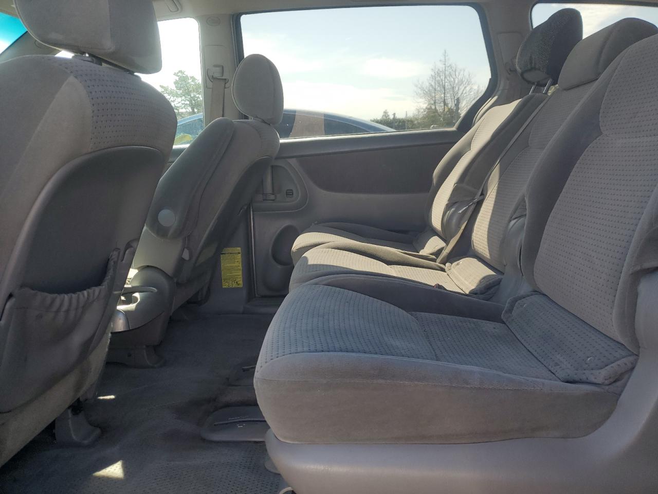 2006 Toyota Sienna - Image 11