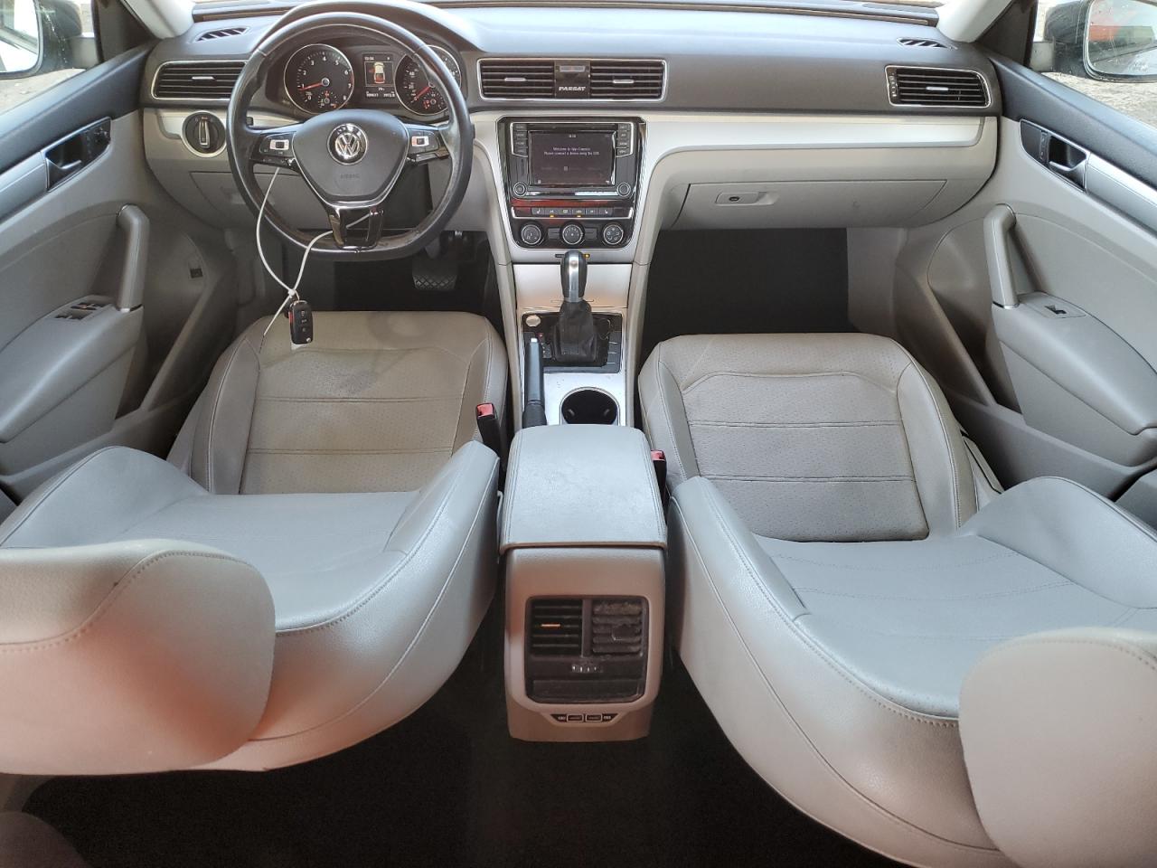 2019 Volkswagen Passat - Image 8