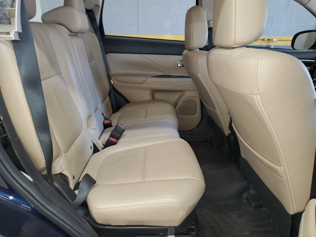 2017 Mitsubishi Outlander - Image 11