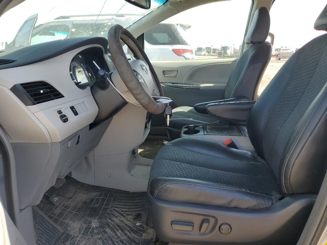 2014 Toyota Sienna - Image 7