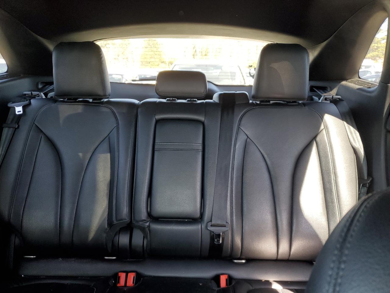 2015 Lincoln MKZ - Image 10