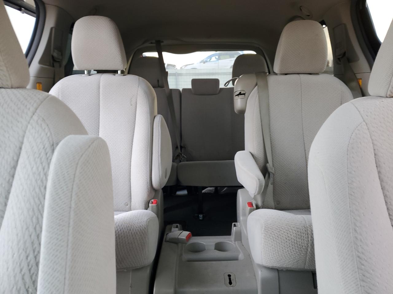 2012 Toyota Sienna - Image 10