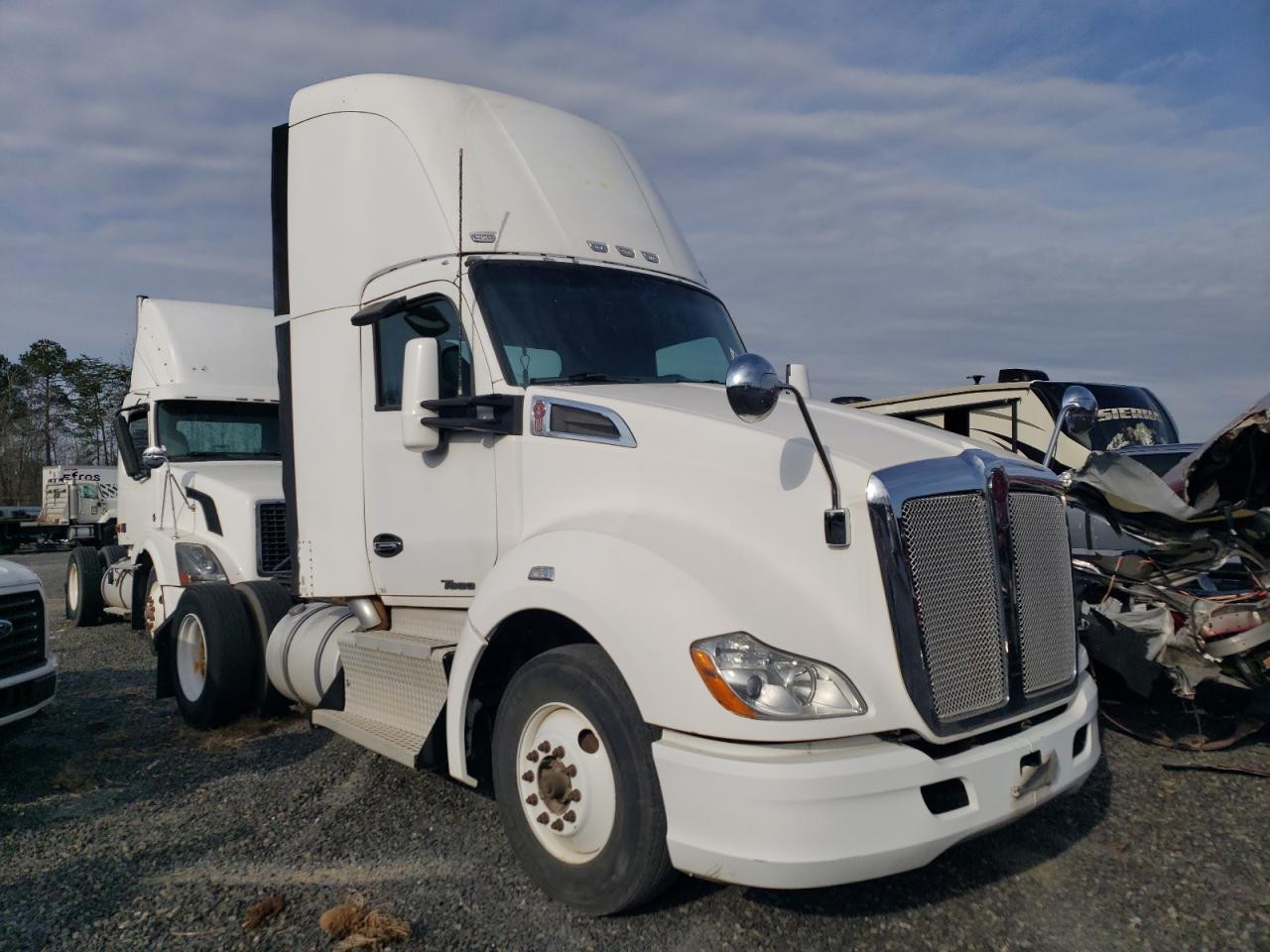 2013 Kenworth T680 Semi Truck for Sale in Fredericksburg, VA - Normal Wear
