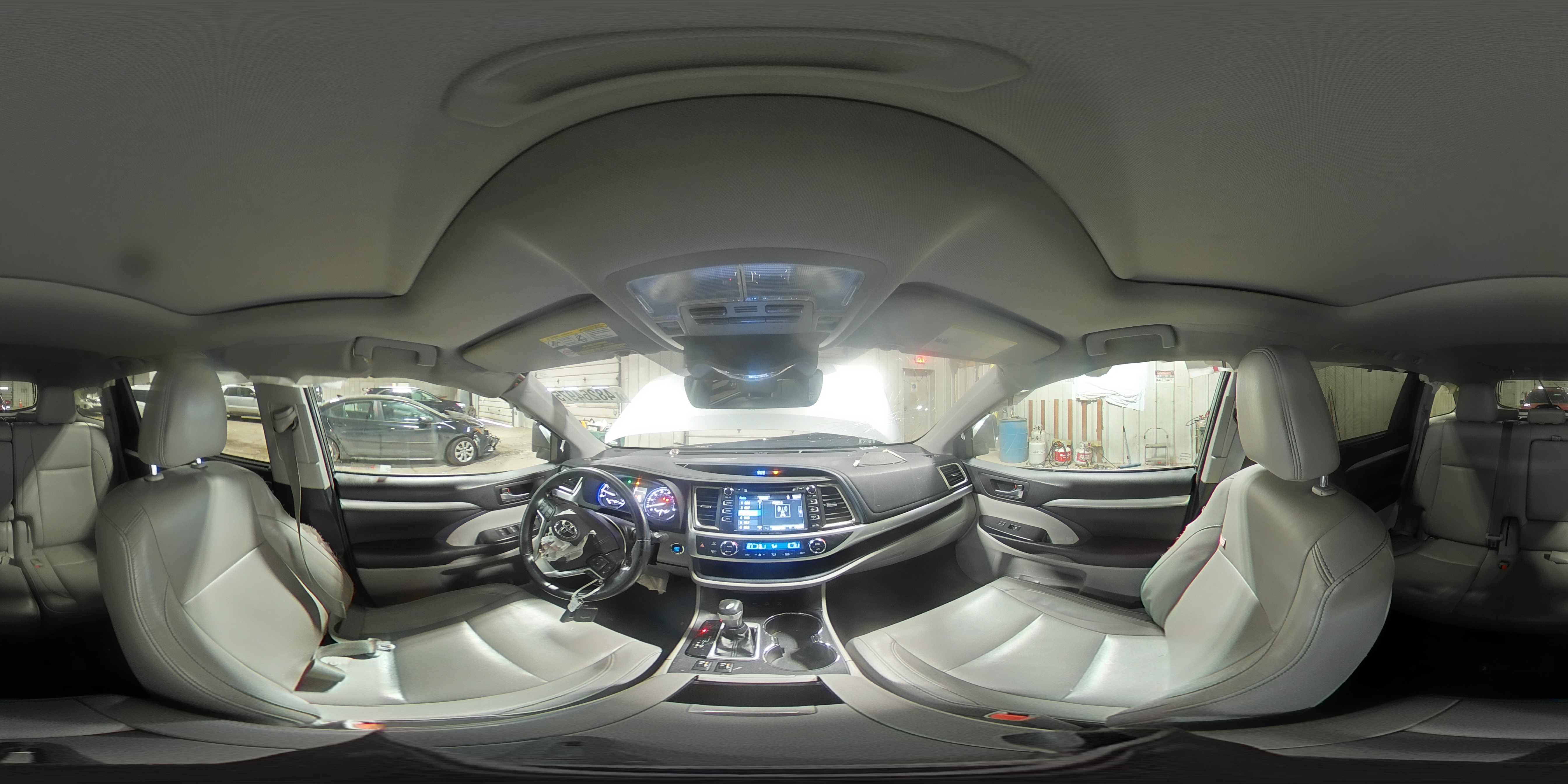 2017 Toyota Highlander - Image 14