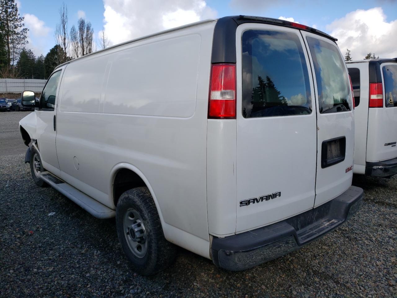 2016 GMC Savana - Image 2