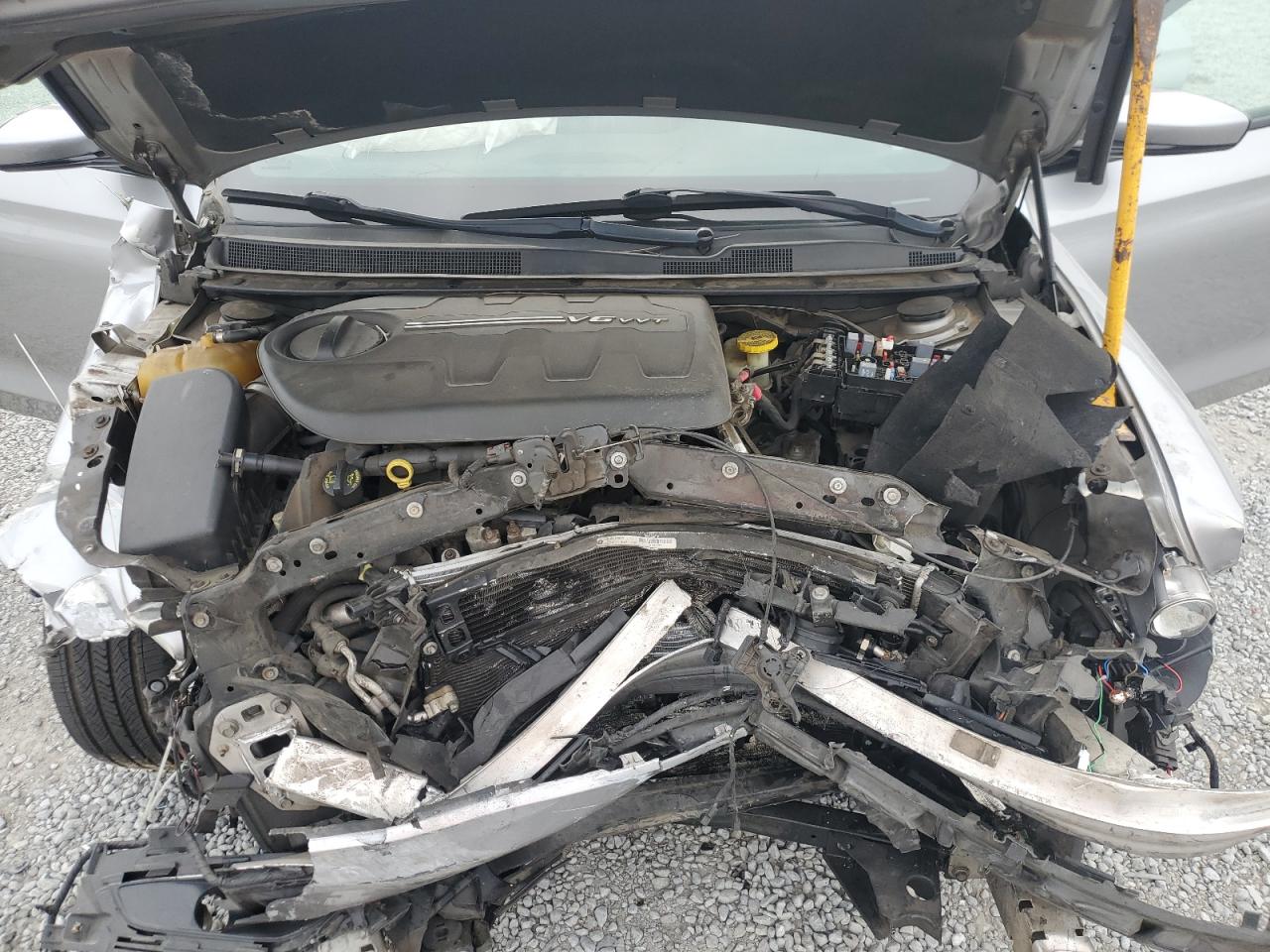 2015 Chrysler 200 - Image 13