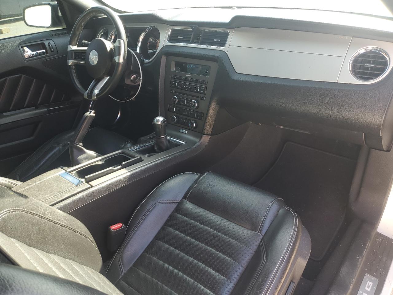 2010 Ford Mustang - Image 8