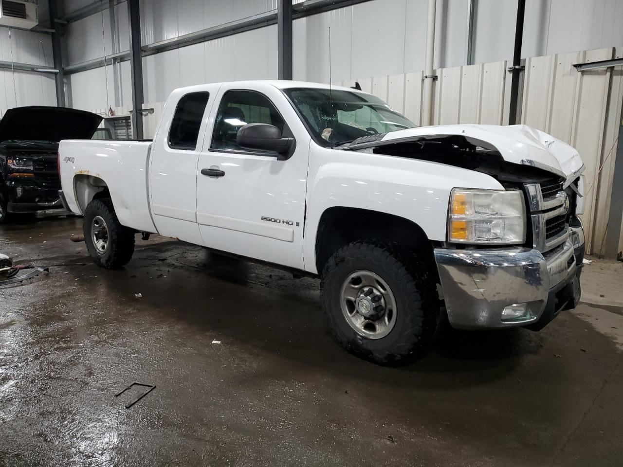 2008 Chevrolet Silverado - Image 4