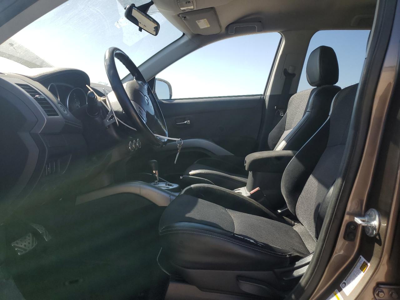 2011 Mitsubishi Outlander - Image 7