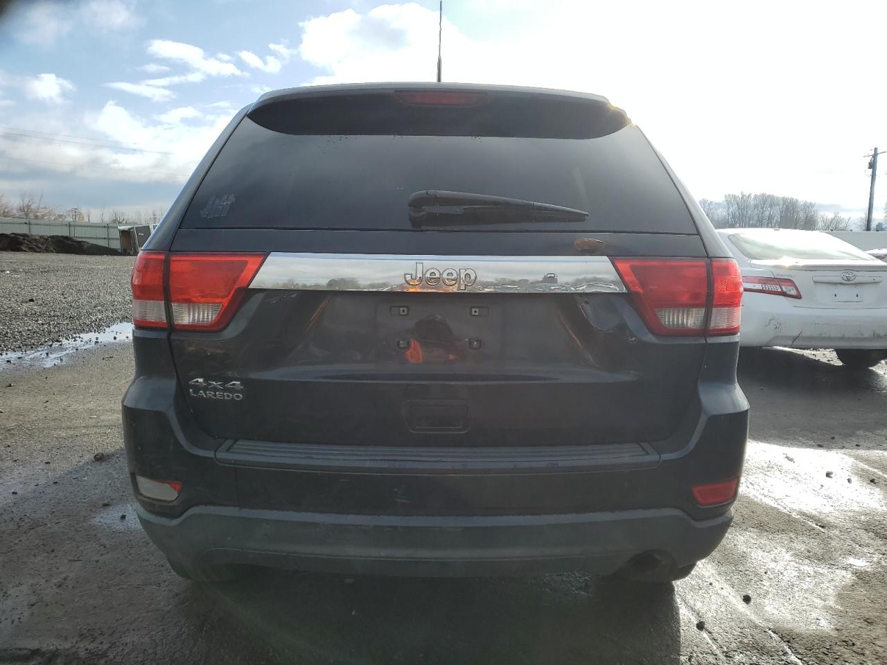 2011 Jeep Grand Cherokee - Image 6
