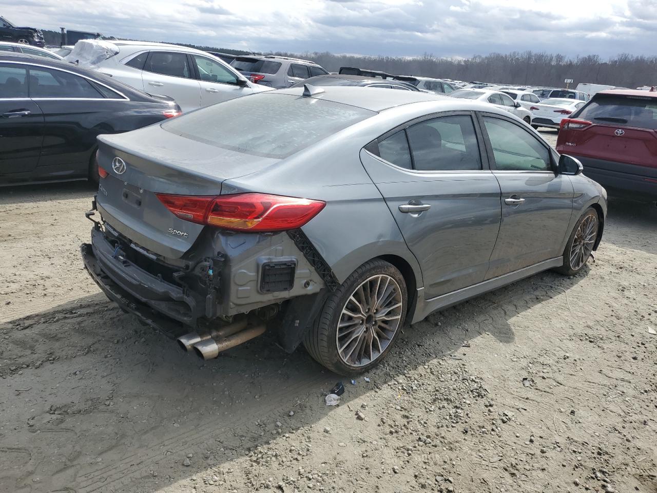2018 Hyundai Elantra - Image 3