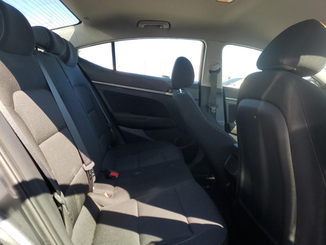2018 Hyundai Elantra - Image 10