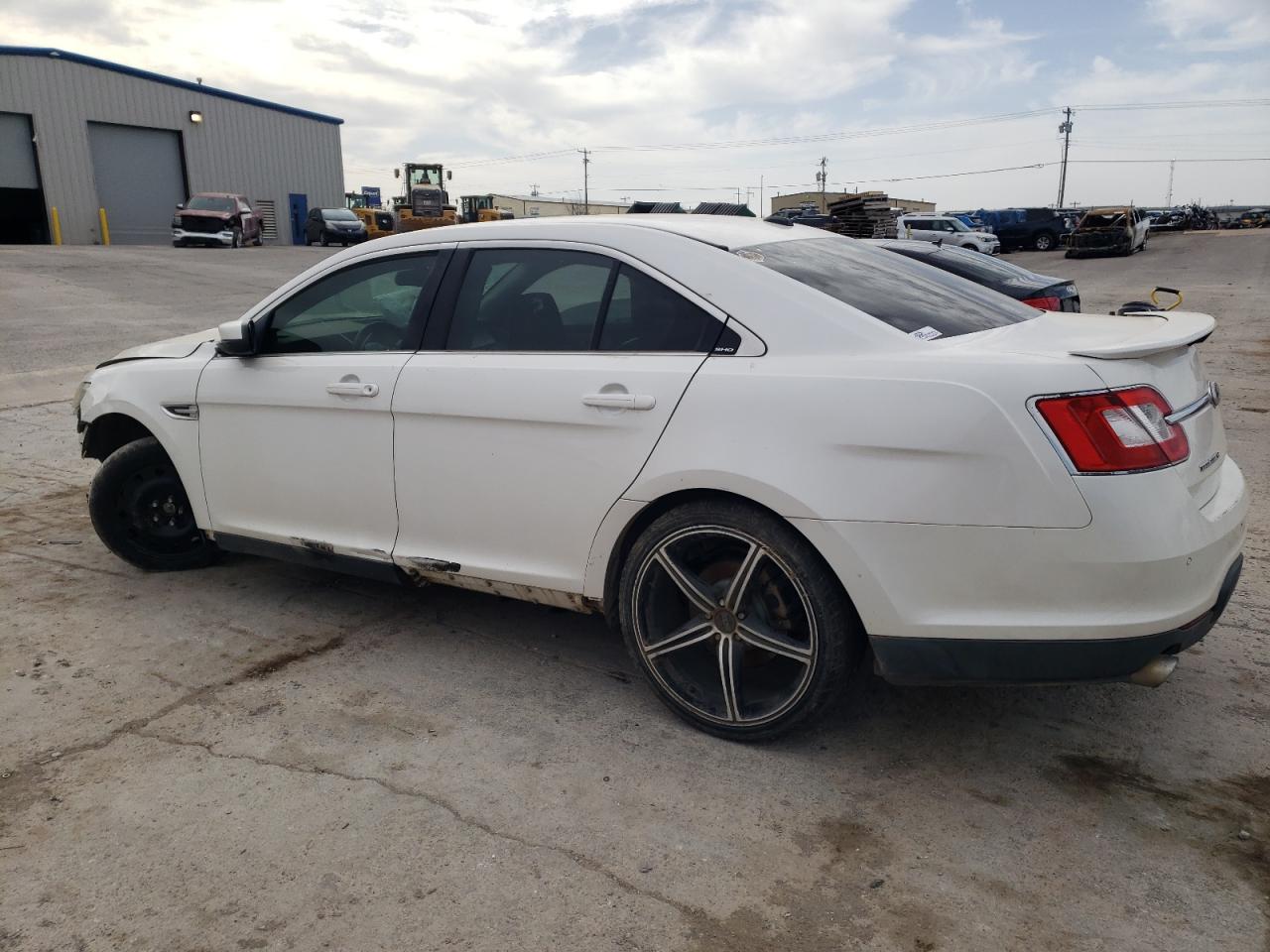 2011 Ford Taurus - Image 2