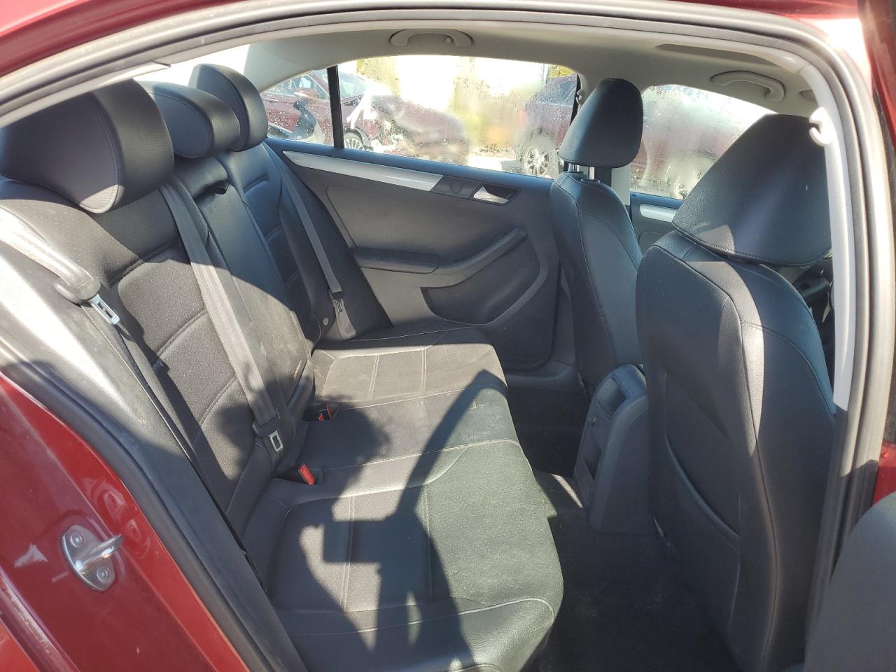 2017 Volkswagen Jetta - Image 10