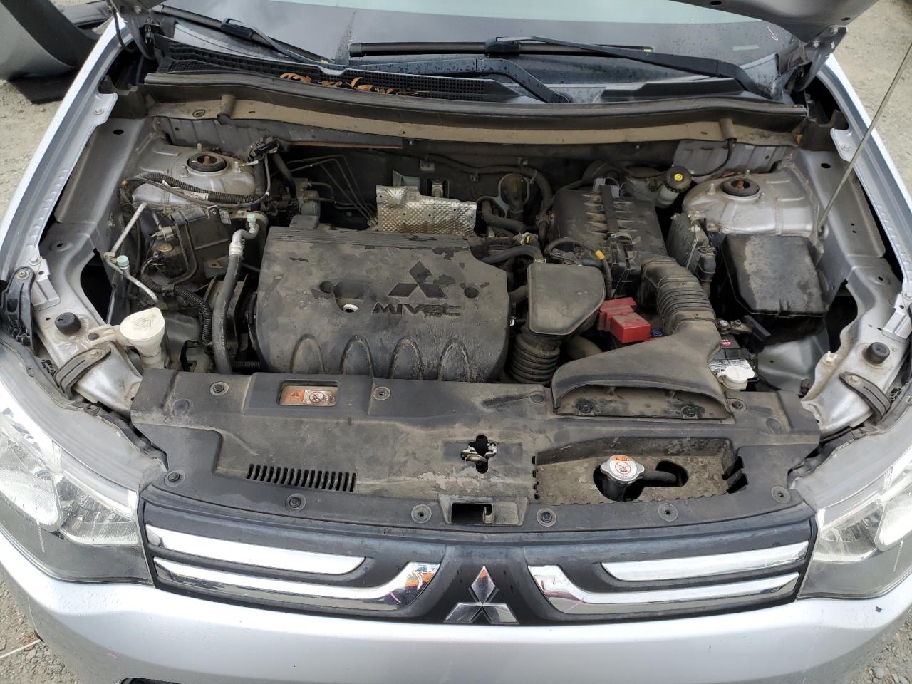 2014 Mitsubishi Outlander - Image 12