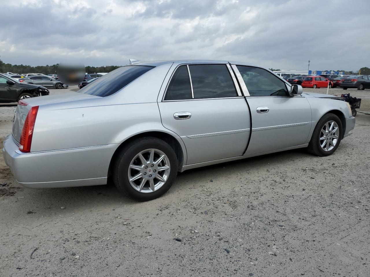 2011 Cadillac DTS - Image 3