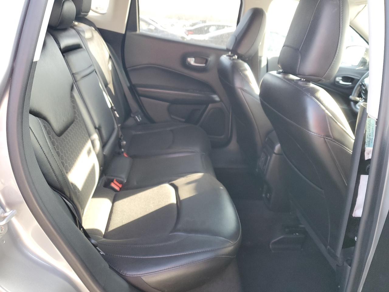 2018 Jeep Compass - Image 10