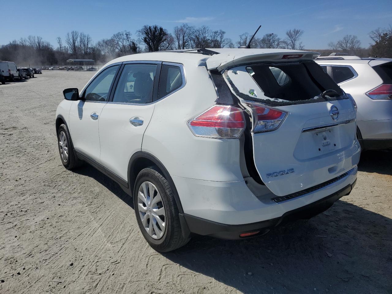 2015 Nissan Rogue - Image 2